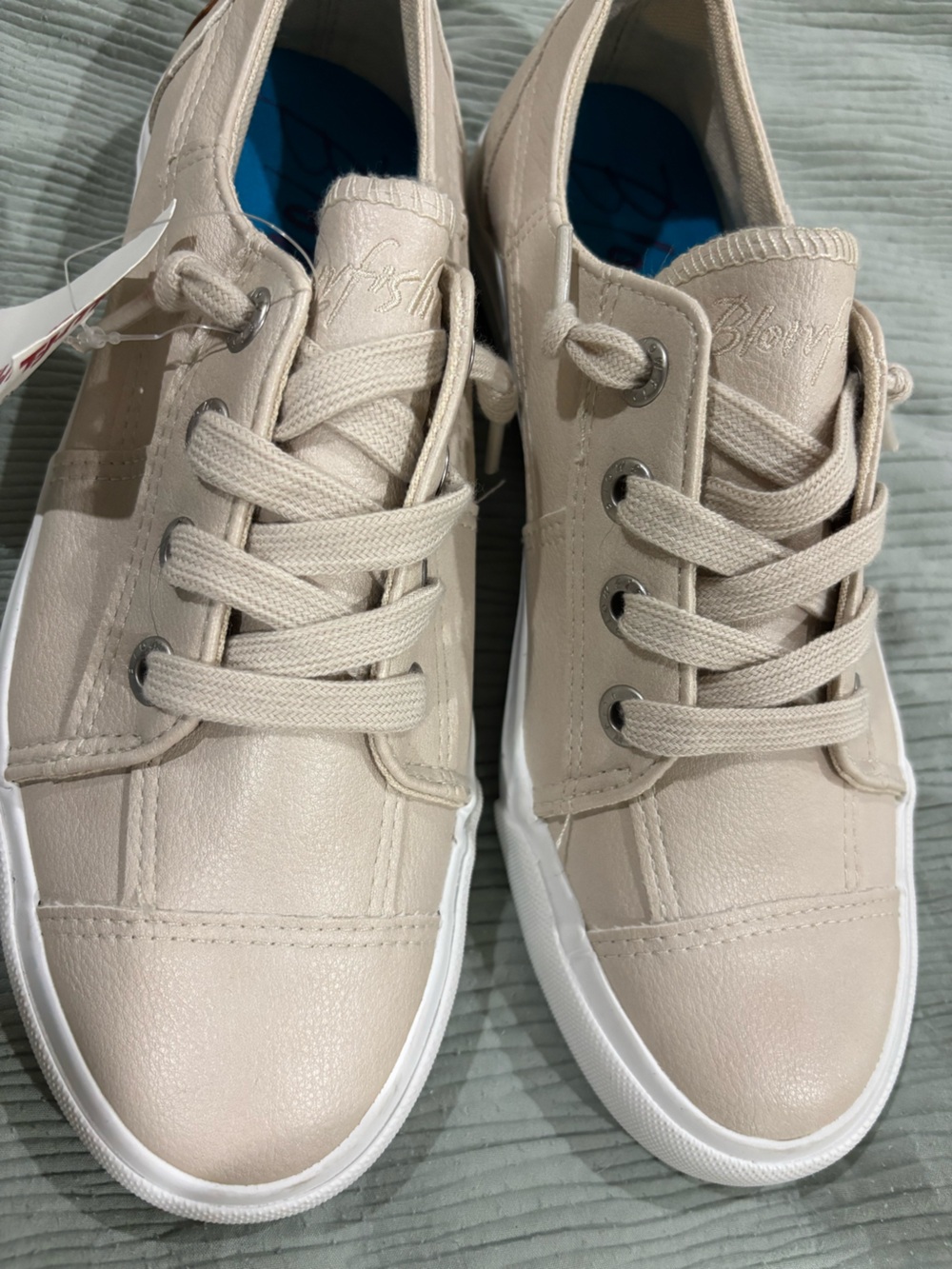 NWT Blowfish Beige Canvas Sneakers with Teal Outsole - Picture 2 of 4